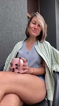 Snapshot of Jack-Alice chatting on June 11, 8:22 am Jack-Alice online show from June 11, 8:22 am