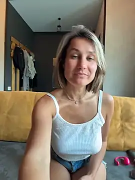 Snapshot of Jack-Alice chatting on June 9, 10:16 am Jack-Alice online show from June 9, 10:16 am