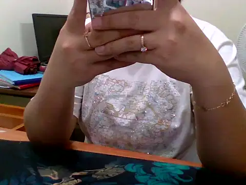 Snapshot of Sarah_no_land chatting on May 6, 9:13 am Sarah no land online show from May 6, 9:13 am