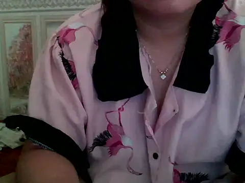 Snapshot of Sarah_no_land chatting on June 14, 6:36 am Sarah no land online show from June 14, 6:36 am