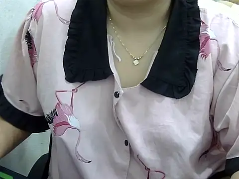Snapshot of Sarah_no_land chatting on May 22, 4:27 pm Sarah no land online show from May 22, 4:27 pm