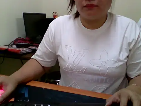 Sarah no land online show from April 9, 3:08 am