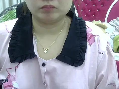Snapshot of Sarah_no_land chatting on May 17, 7:52 am Sarah no land online show from May 17, 7:52 am