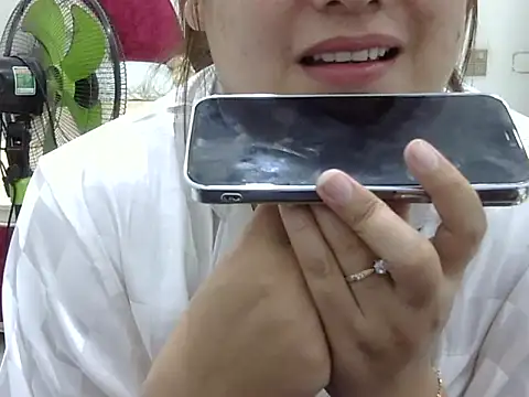 Sarah no land online show from March 18, 4:30 pm