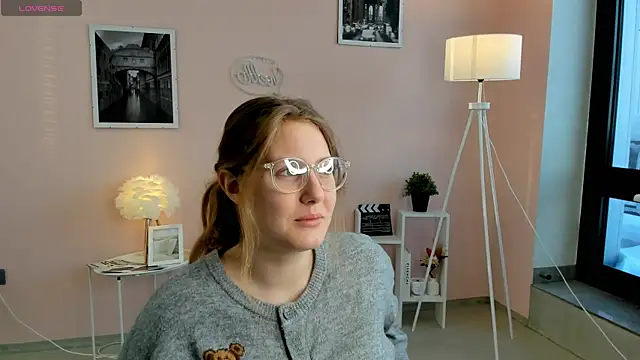 MaragretHathway online show from January 11, 6:31 am