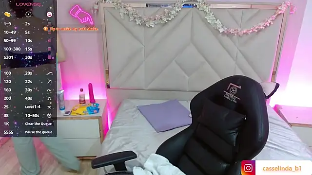 LUAR TAY online show from January 9, 11:39 am