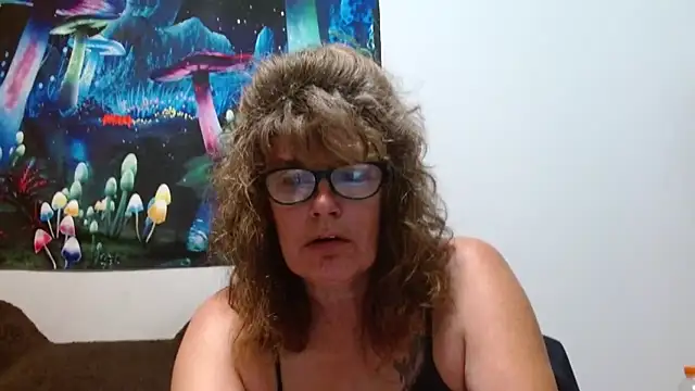 Snapshot of ladylavende3 chatting on October 3, 6:37 am ladylavende3 online show from October 3, 6:37 am