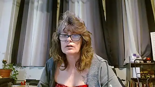 Snapshot of ladylavende3 chatting on March 12, 6:18 am ladylavende3 online show from March 12, 6:18 am