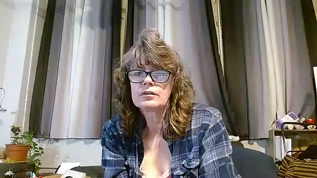 Snapshot of ladylavende3 chatting on March 20, 4:29 am ladylavende3 online show from March 20, 4:29 am