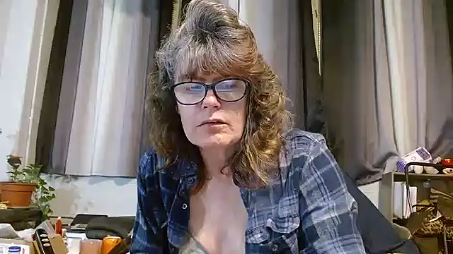 Snapshot of ladylavende3 chatting on March 14, 2:10 am ladylavende3 online show from March 14, 2:10 am