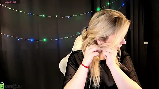 Snapshot of SoftLana chatting on January 8, 4:07 am SoftLana online show from January 8, 4:07 am