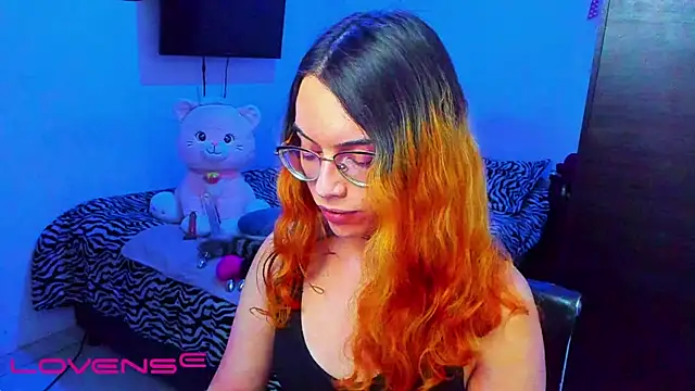 lillykittyyy online show from March 25, 3:17 am