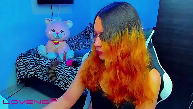 lillykittyyy online show from April 13, 3:10 am