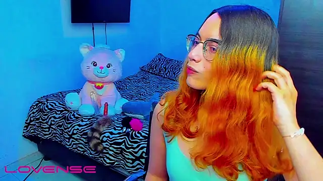 lillykittyyy online show from April 6, 3:13 am