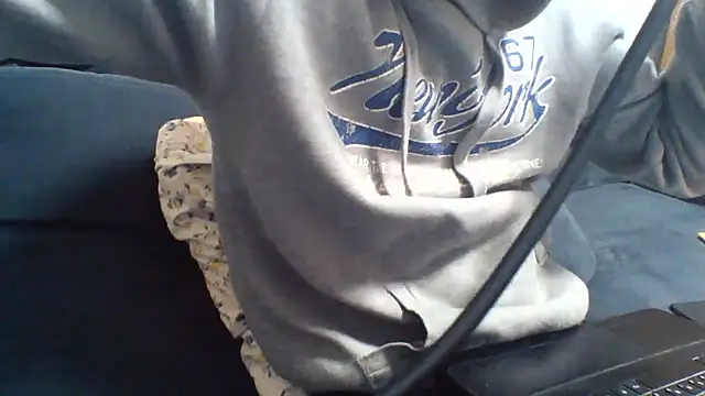 Snapshot of KaelNox chatting on May 10, 2:41 pm KaelNox online show from May 10, 2:41 pm