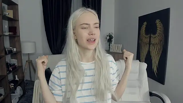 KristalCrowner online show from February 20, 7:38 pm