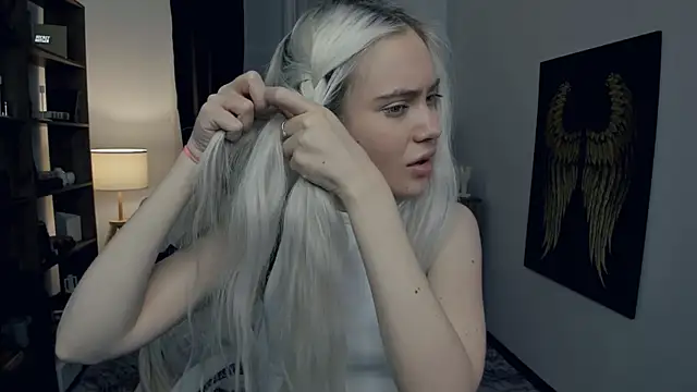 KristalCrowner online show from February 4, 7:09 pm