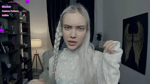 KristalCrowner online show from February 8, 7:33 pm