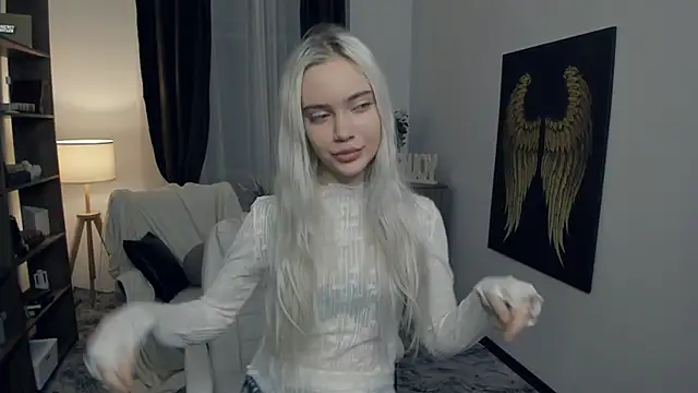 KristalCrowner online show from February 7, 7:33 pm