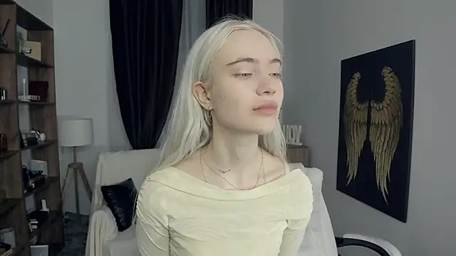 KristalCrowner online show from February 21, 7:38 pm