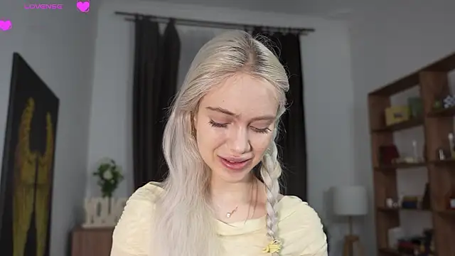 KristalCrowner online show from March 20, 7:37 pm