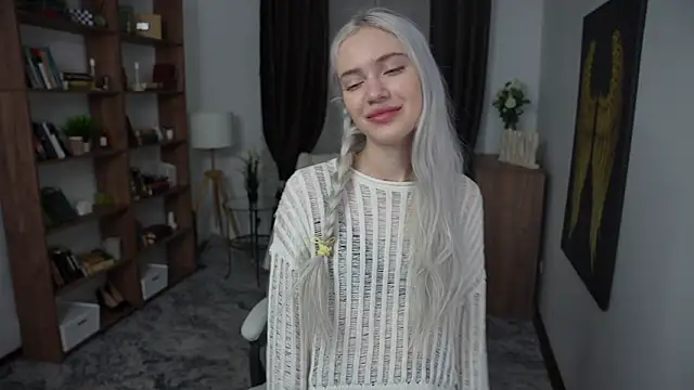 KristalCrowner online show from March 8, 7:39 pm