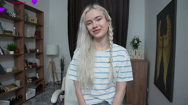 KristalCrowner online show from March 22, 7:15 pm