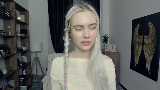 KristalCrowner online show from February 9, 7:12 pm