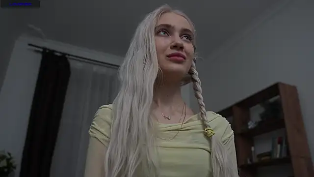 KristalCrowner online show from April 2, 7:31 pm