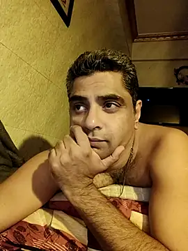 Snapshot of hardnhornybull chatting on May 10, 12:03 am hardnhornybull online show from May 10, 12:03 am
