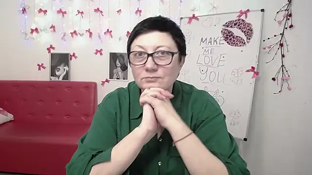 EmilyL0ve online show from March 1, 7:14 pm