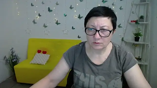 EmilyL0ve online show from March 18, 6:20 pm