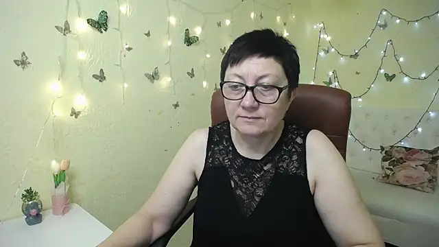 EmilyL0ve online show from March 26, 6:22 am