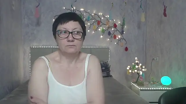 EmilyL0ve online show from April 2, 5:36 am