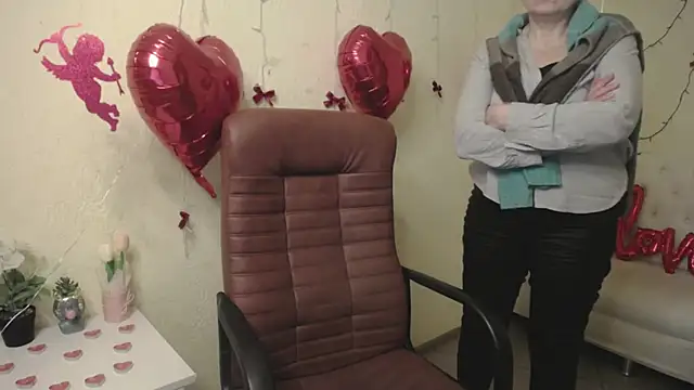 EmilyL0ve online show from February 3, 2:53 am