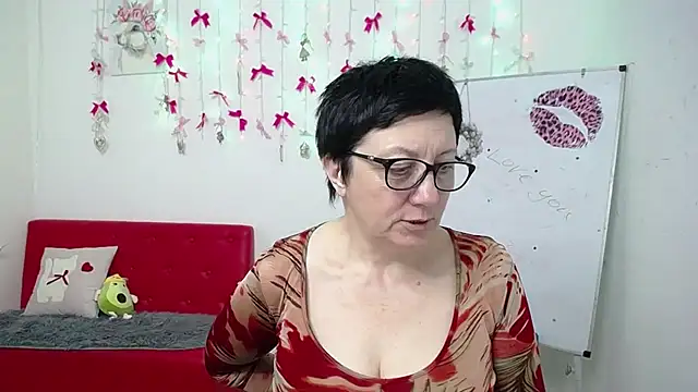 EmilyL0ve online show from April 15, 7:58 pm