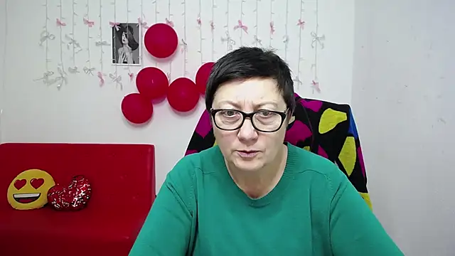 Snapshot of EmilyL0ve chatting on January 15, 6:11 pm EmilyL0ve online show from January 15, 6:11 pm