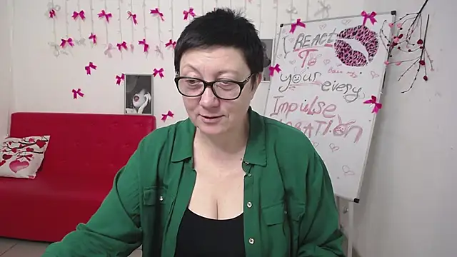 EmilyL0ve online show from March 16, 6:21 pm