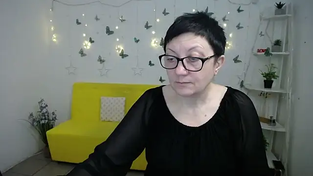 EmilyL0ve online show from March 12, 6:34 pm