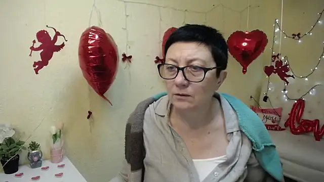 EmilyL0ve online show from February 3, 6:24 pm