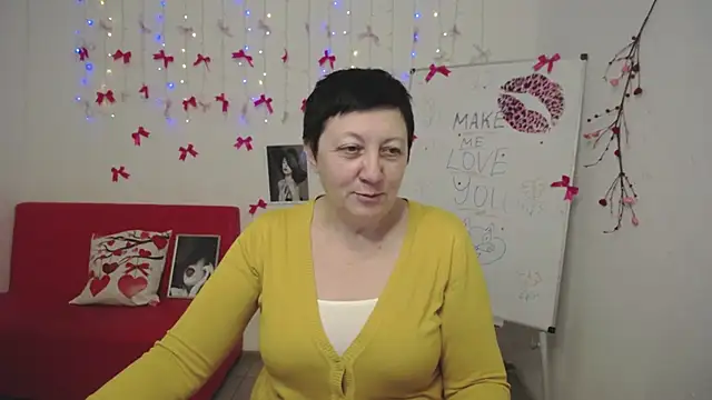 EmilyL0ve online show from February 17, 7:33 pm