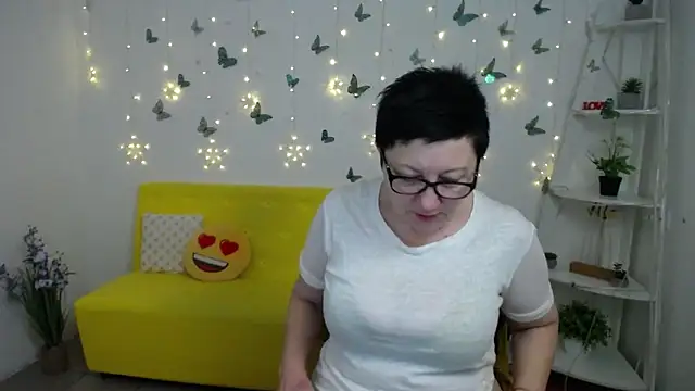 EmilyL0ve online show from March 7, 6:24 pm