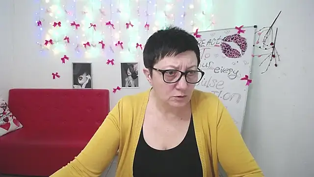 EmilyL0ve online show from March 8, 6:22 pm