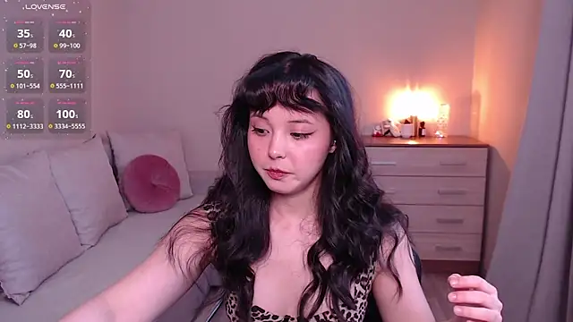 lia hetty online show from March 29, 1:46 pm