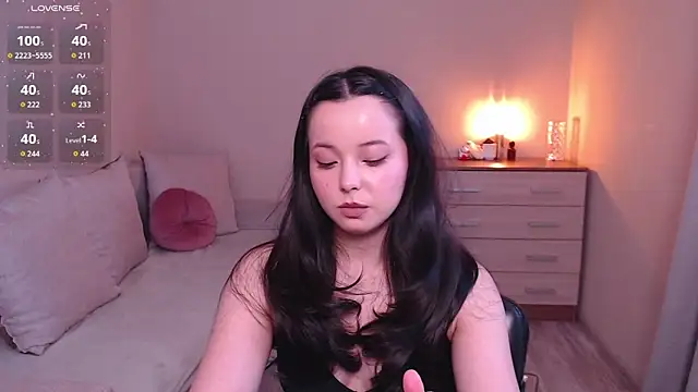 lia hetty online show from April 9, 1:17 pm