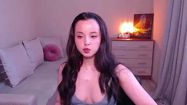 lia hetty online show from June 7, 3:17 pm