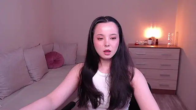 lia hetty online show from May 1, 2:00 pm