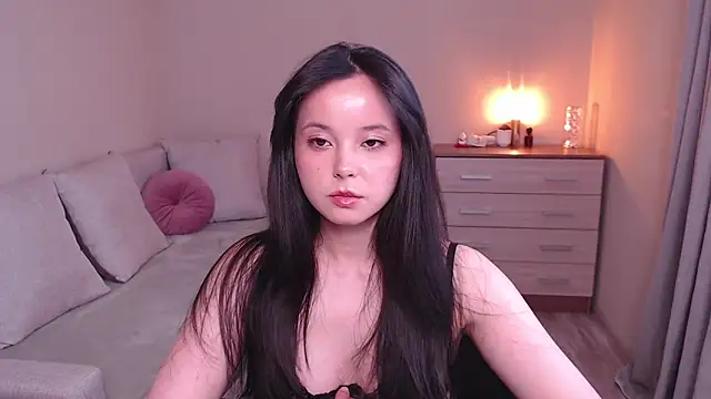 lia hetty online show from May 7, 3:15 pm
