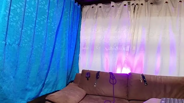 Gabys1610 online show from April 2, 11:00 pm