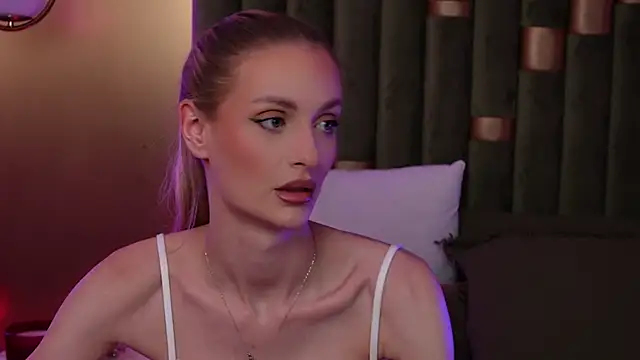 AmeliaAngel online show from March 4, 8:27 pm